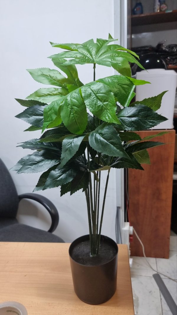 AD-31 PLASTIC TREE WITH POT