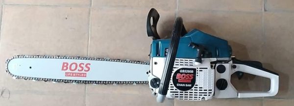 BOSS GASOLINE CHAIN SAW 20 INCHES GS5200B