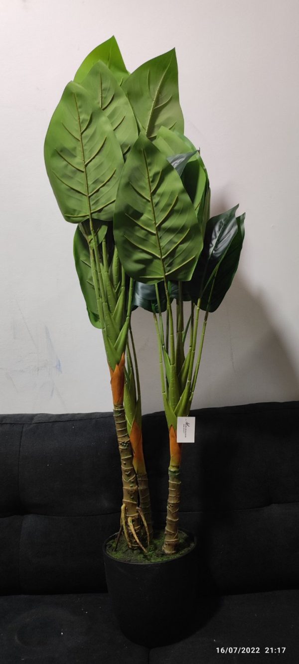 M1002 PLASTIC TREE  132 CM